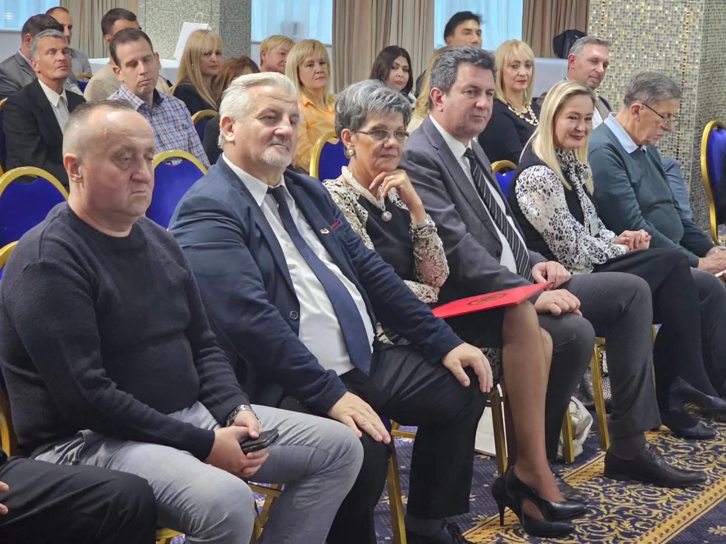 IMG 54503d758cad7740ed43c4628774f8a7 V