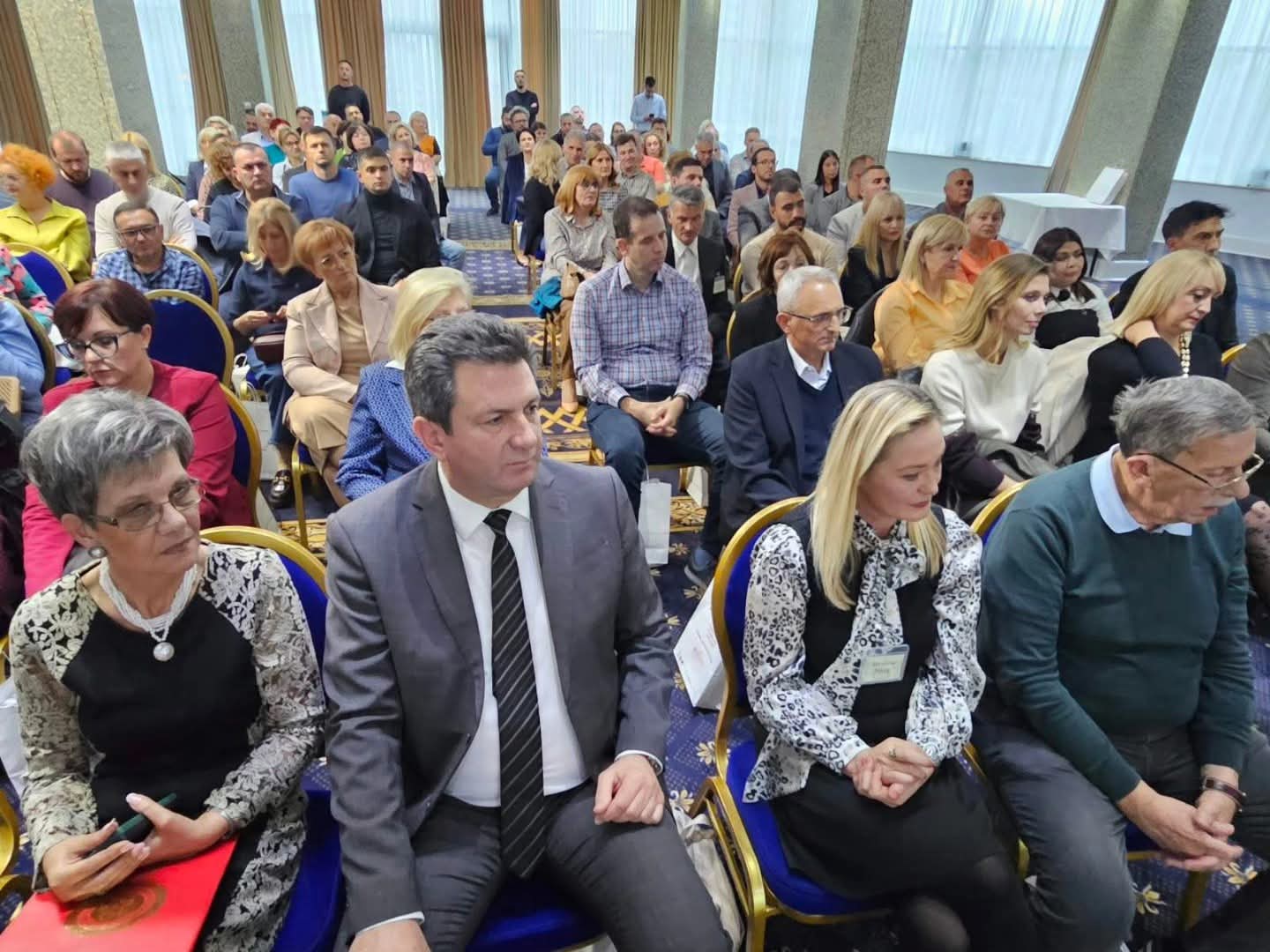 IMG 8805f5dbfcf924d7df1cc77b66851a93 V